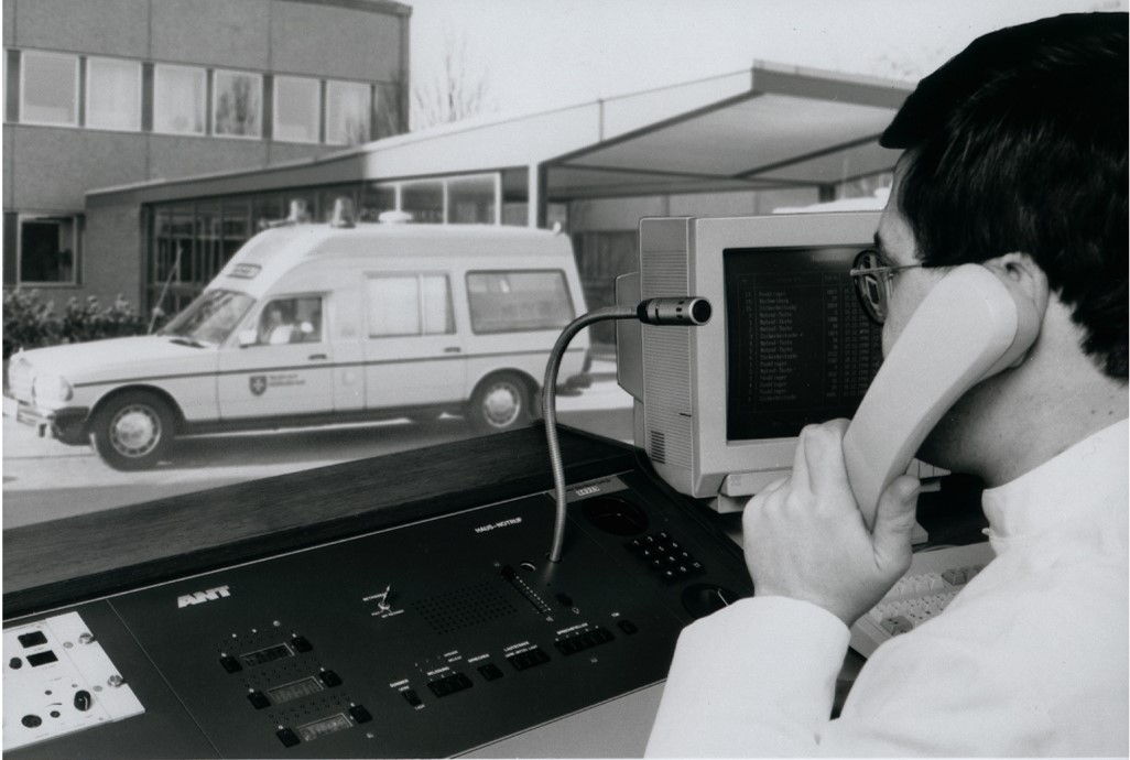 1580711798 BT anniversary 2020 picture 3 Emergency call centre 1991 Original 40137