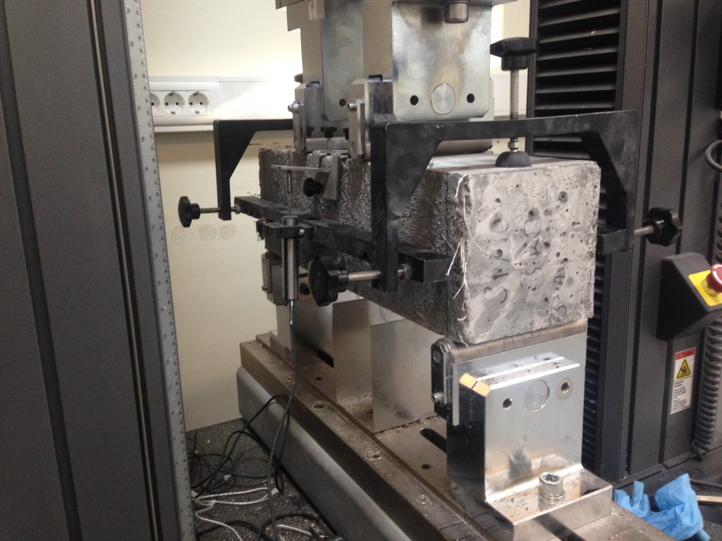 KRATOS MAKRO İLE GELENEKSEL ÇELİK HASIRA GÖRE ÇOK DAHA GÜÇLÜ PERFORMANS 6 ASTM C 1609