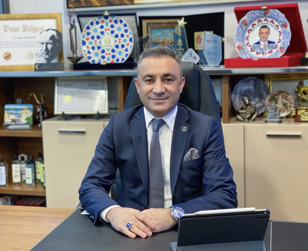 EMLAKÇILIKTA YENİ DÖNEM: YETKİ BELGESİ OLMAYAN EMLAKÇILIK YAPAMAYACAK 3 emlamçı yeni dönem yetki belgesi060820