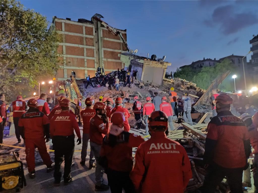 AKUT izmir deprem301020