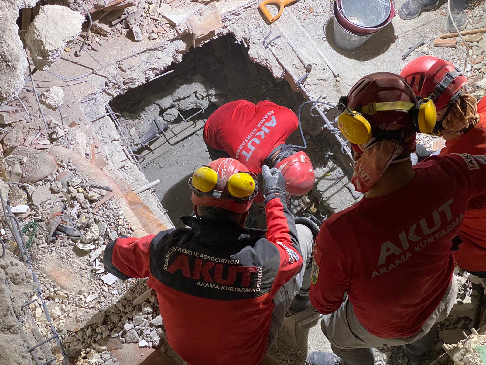 1604343119 AKUT zmirDeprem 1Kasim 4