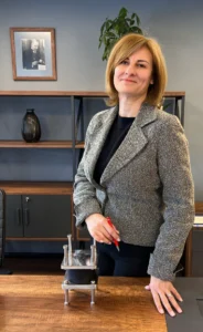Banu Aydın: FAGO kurşun ve çelik esaslı izolatörleri ile depremin yıkıcılığını minimuma indiriyor 5 FAGO Genel Muduru Banu Aydin 1
