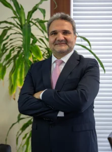 Volkan Bozay: Deprem performansı yüksek yapılar için doğru uygulama ve sıkı denetim şart 4 TURKCIMENTO CEOsu Volkan Bozay 1