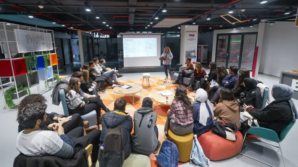IQ Akademi, mimar adaylarına mesleki deneyim sunuyor 4 IQ Aluminyum1