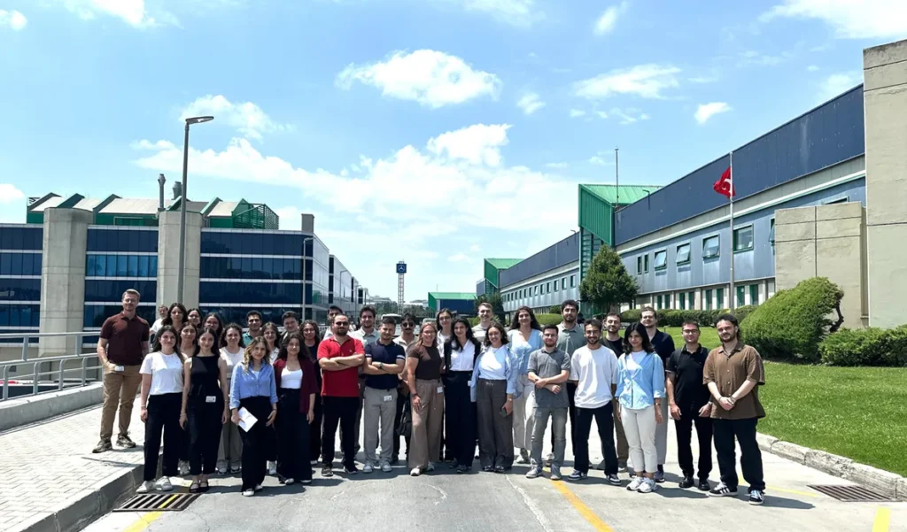 Mercedes-Benz Türk gençleri geleceğe hazırlıyor 4 Mercedes Benz PEP Hosdere