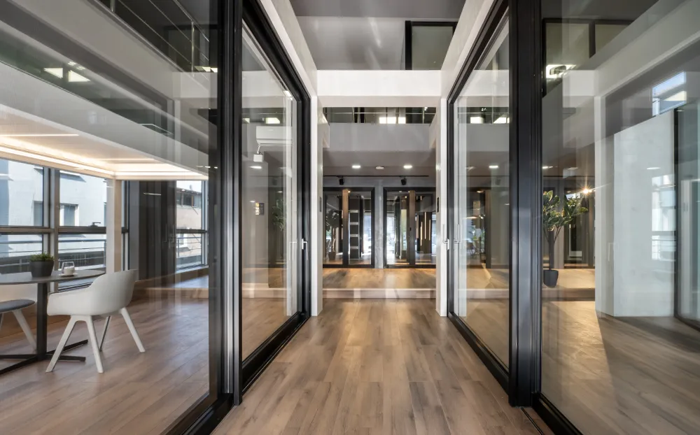 Dünyanın 67 ülkesinde sınırları aşan uzmanlık: Alumil 5 Alumil Istanbul Showroom © Hacer Bozkurt 9706 1