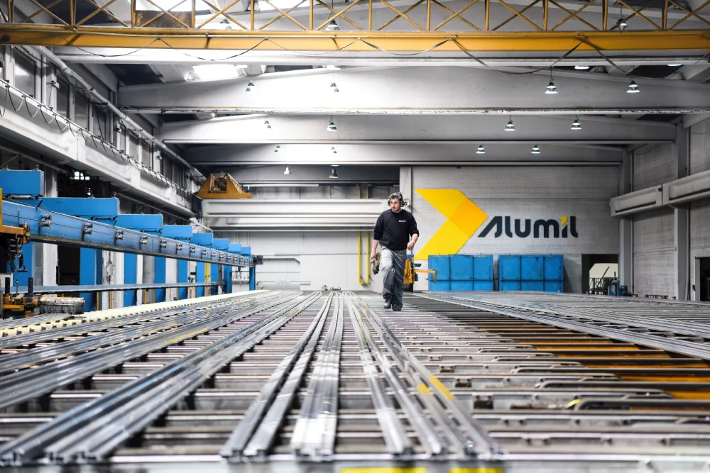 Dünyanın 67 ülkesinde sınırları aşan uzmanlık: Alumil 6 Alumil Fabrika