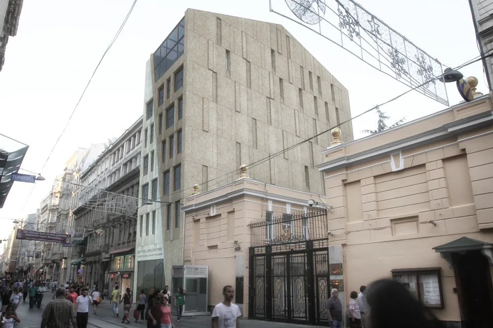 Türkiye’nin saygın mimarları İnşaat Dünyası Dergisi’ne konuşuyor: Ali Manço 8 BEYOGLU BELEDIYESI EK HIZMET BINASI