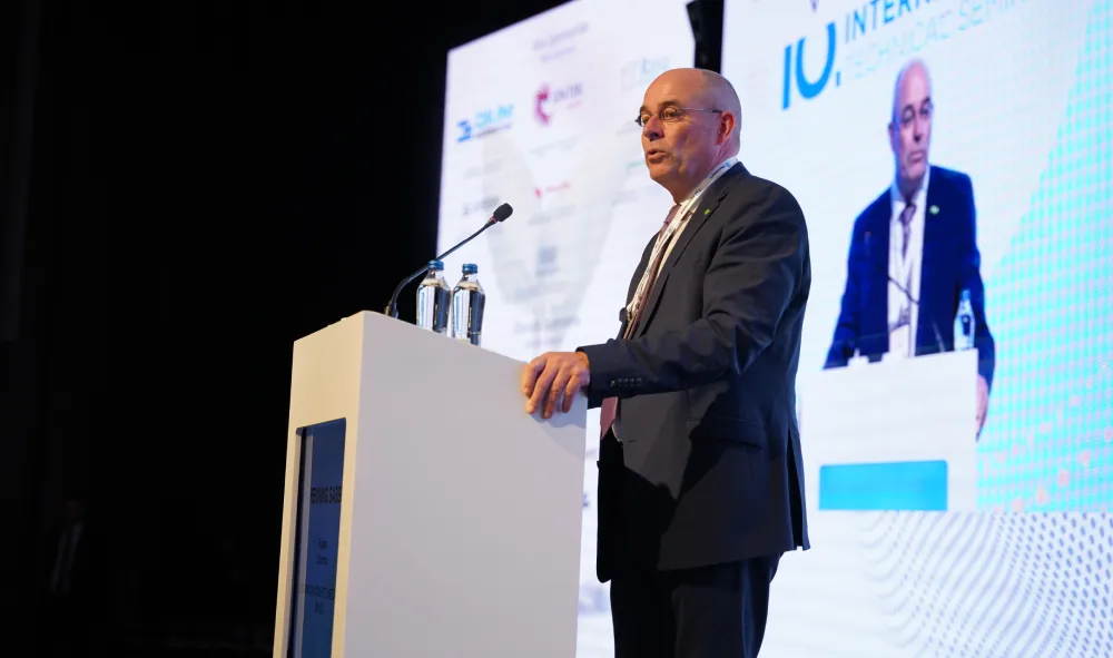 TÜRKÇİMENTO Uluslararası Teknik Seminer ve Sergisi Antalya’da başladı 6 Azerbaycan C imento U reticileri Birlig i Bas kan Henning Sasse