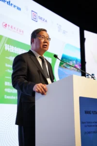 TÜRKÇİMENTO Uluslararası Teknik Seminer ve Sergisi Antalya’da başladı 5 C in C imento Birlig i Bas kan Yrd. Wang Yutao