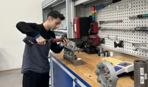 Mercedes Benz Turkun Mesleki ve Teknik Anadolu Lisesi Uzun Donem Staji Icin Basvurular Basladi 04