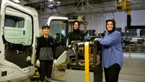 Mercedes-Benz Türk’ten üretimde kadın istihdamına işin kaynağında destek 4 Mercedes Benz Turk Kadin Istihdami 02