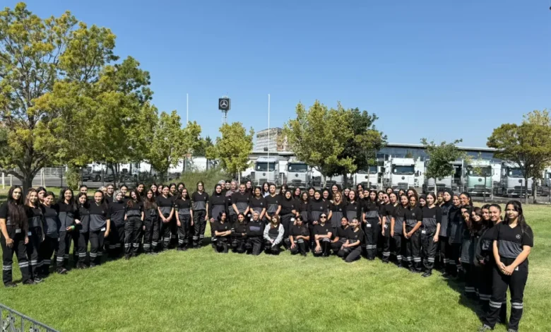 Mercedes-Benz Türk’ten üretimde kadın istihdamına işin kaynağında destek 1 Mercedes Benz Turk Kadin Istihdami 04