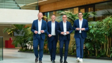 EGGER Grup'un 2025/2026 mali yılına istikrar ve geleceğe yatırım yön verdi 14 EGGER Grup Ust Yonetimi soldan saga Frank Bolling Hannes Mitterweissacher Thomas Leissing Michael Egger Jr