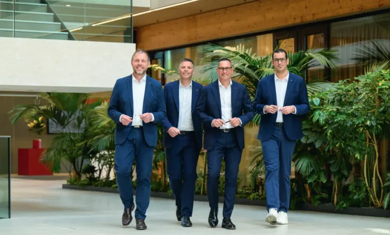 EGGER Grup Ust Yonetimi soldan saga Frank Bolling Hannes Mitterweissacher Thomas Leissing Michael Egger Jr