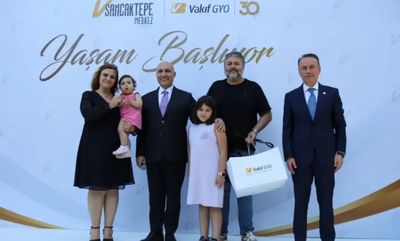 VakifBank Genel Muduru Osman Arslan ve Vakif GYO Genel Muduru Onur Incehasan