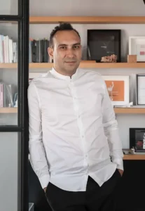 Türkiye’nin saygın mimarları İnşaat Dünyası Dergisi’ne konuşuyor: Alper Derinboğaz 6 Alper Derinbogaz