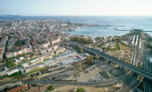 Türkiye’nin saygın mimarları İnşaat Dünyası Dergisi’ne konuşuyor: Erhan Vural 8 Erhan Vural EKAPd 0078 tcd © 2025